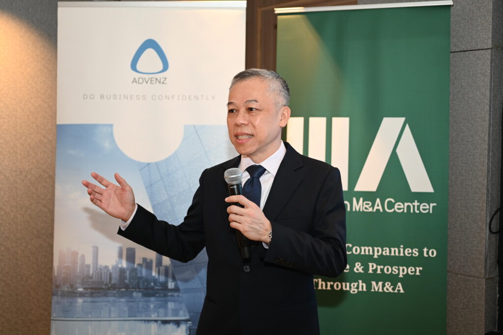 Chia Yoong Hui speaking at the joint seminar "Navigating SME Growth Through M&A" origanized by Nihon M&A Center Singapore and Advenz Pte Ltd