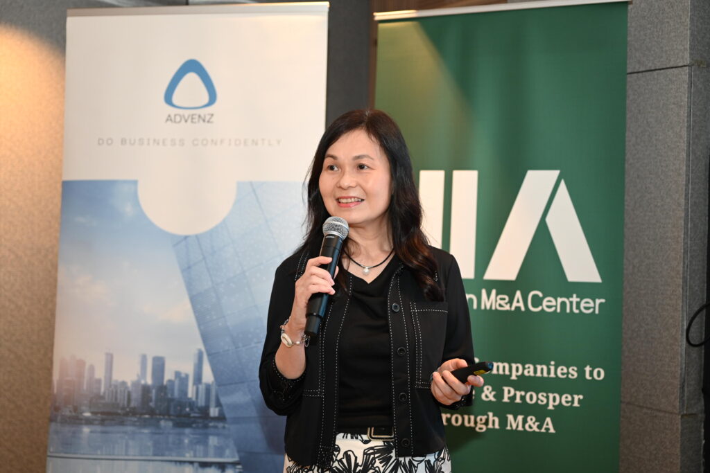 Jaslin Lau speaking at the joint seminar "Navigating SME Growth Through M&A" origanized by Nihon M&A Center Singapore and Advenz Pte Ltd
